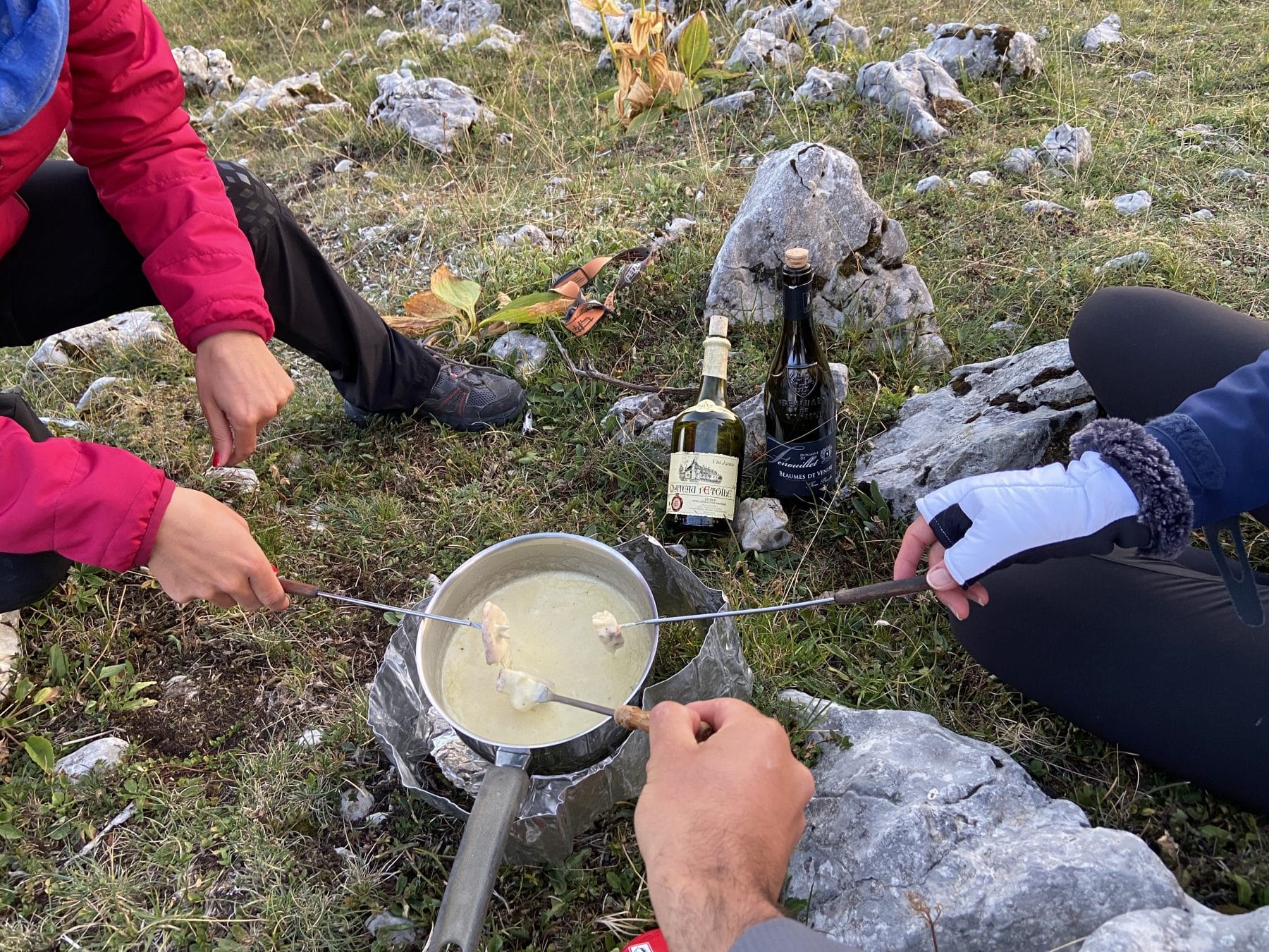 Fondue au vin jaune en pleine nature